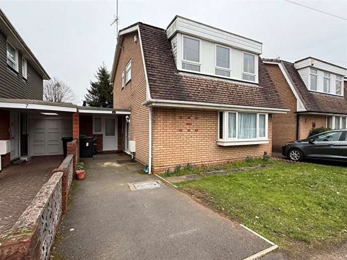 4 Bedroom Link Detached House For Sale In Alder Grove, Halesowen, B62