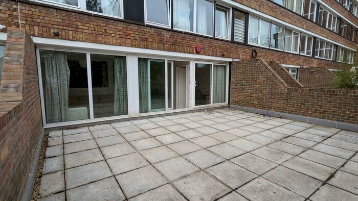 4 Bedroom Flat To Rent In High Kingsdown Ref, BS2