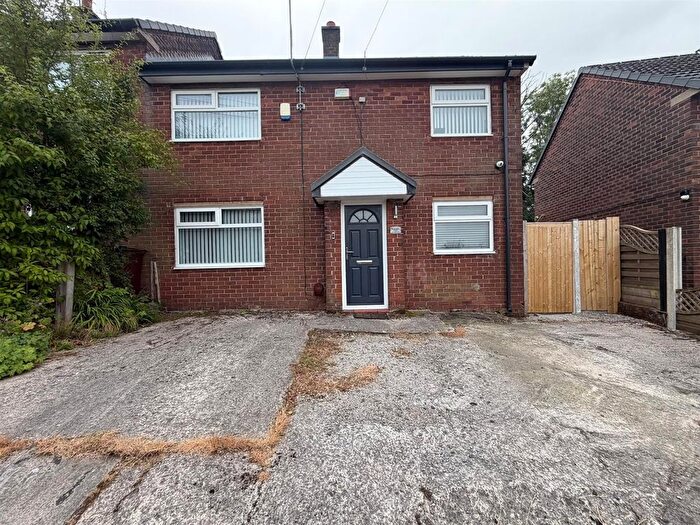 3 Bedroom Property For Sale In Demesne Drive, Stalybridge, SK15