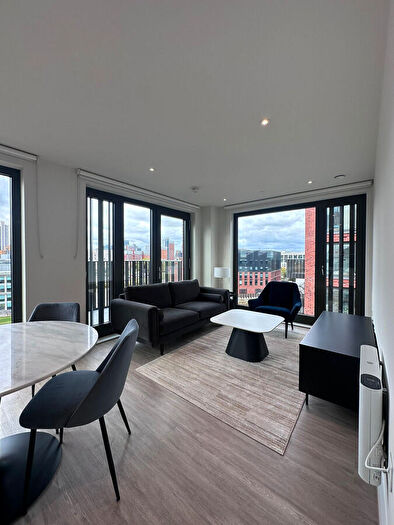2 Bedroom Apartment To Rent In Ashted Wharf, Glasswater Locks, B4