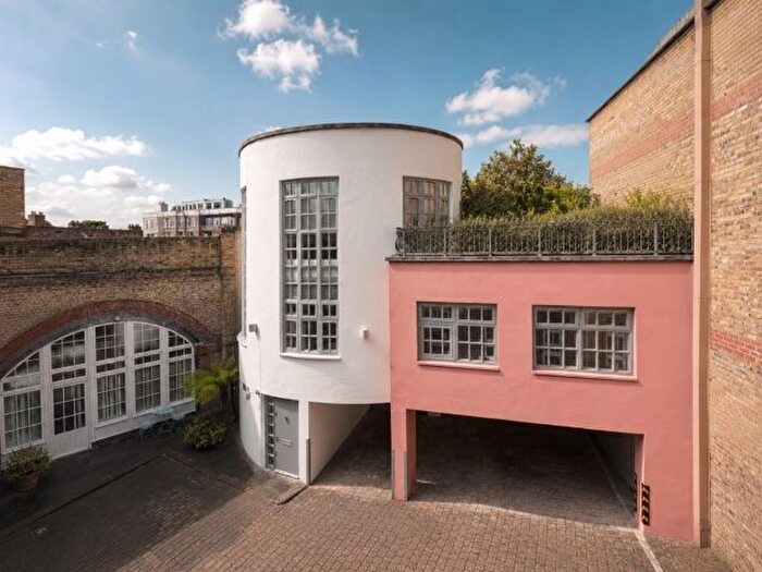 1 Bedroom Mews For Sale In Blake Mews, Richmond, London, TW9