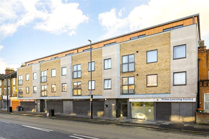 1 Bedroom Flat For Sale In Romford Road, London, E7