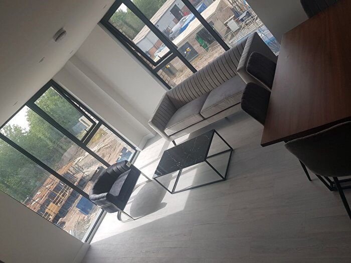 3 Bedroom Flat To Rent In Oldfield Road, Salford, M5