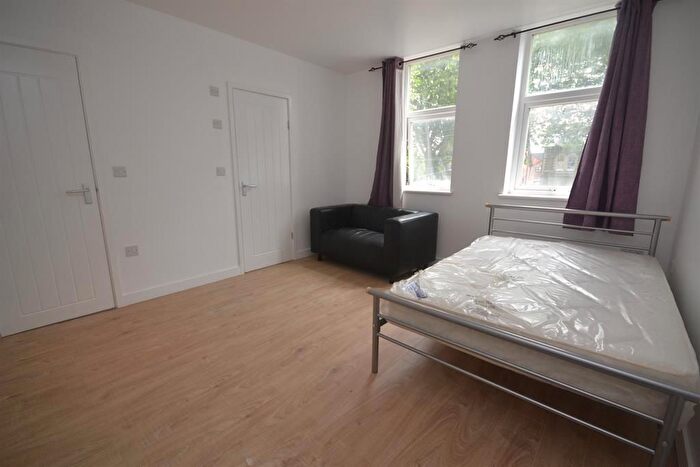 Studio To Rent In London Road, Reading, Berkshire, RG1