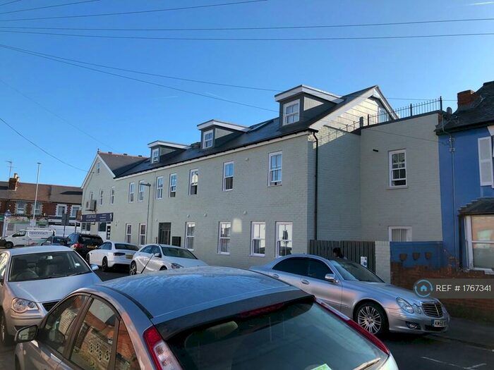 1 Bedroom Flat To Rent In Connaught Road, Reading, RG30