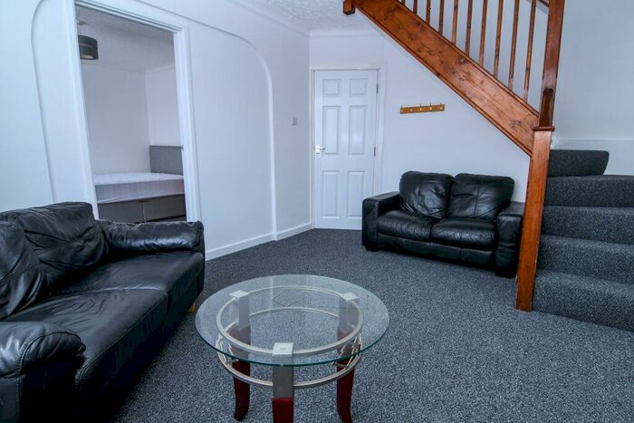 4 Bedroom House To Rent In Mossley Avenue, Poole, BH12