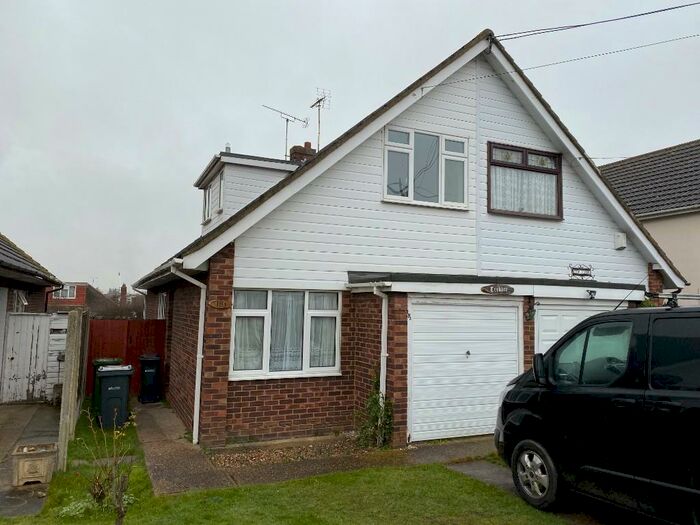 3 Bedroom Semi-Detached House To Rent In Oak Walk, Hockley, Essex, SS5