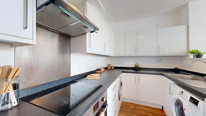 5 Bedroom House To Rent In Blenheim Terrace, Leeds, LS2