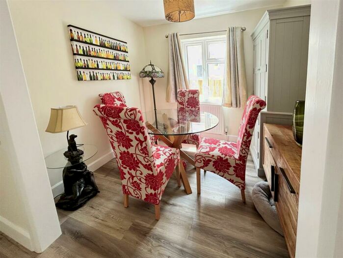 2 Bedroom Detached Bungalow For Sale In Central Avenue, Herne Bay, CT6