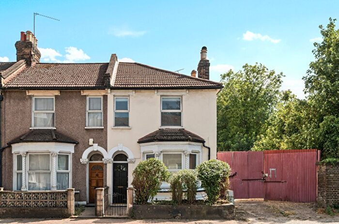 3 Bedroom End Of Terrace House For Sale In Woolwich Road, London, SE7