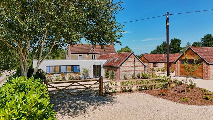 3 Bedroom Bungalow For Sale In West Woodlands, Frome, BA11