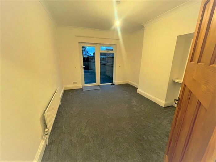 2 Bedroom Maisonette To Rent In Northolt Avenue, Ruislip, HA4