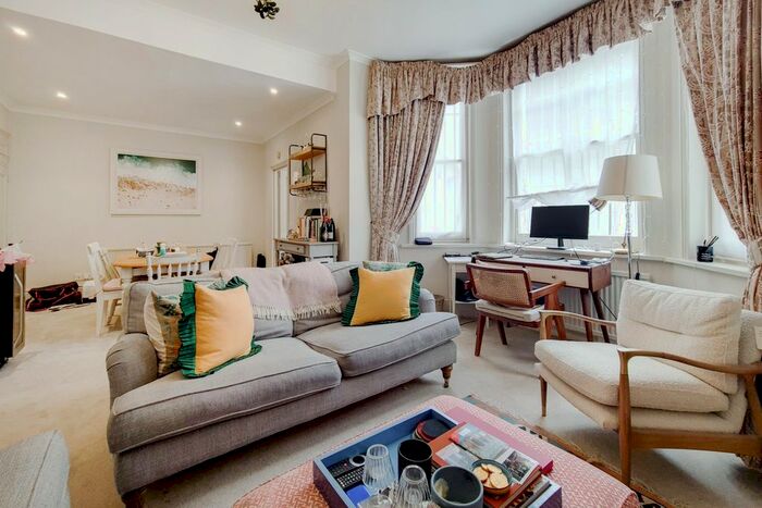 1 Bedroom Flat To Rent In Redcliffe Square, Chelsea, SW10