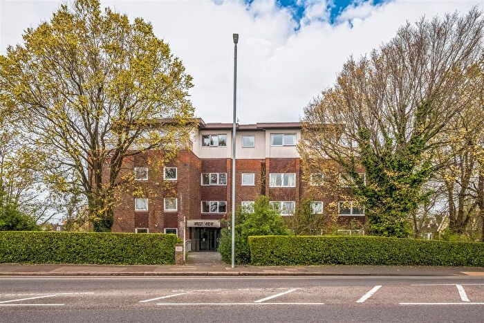 2 Bedroom Flat For Sale In The Drive, Hove, BN3