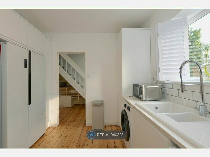 3 Bedroom Maisonette To Rent In East End Road, London, N2