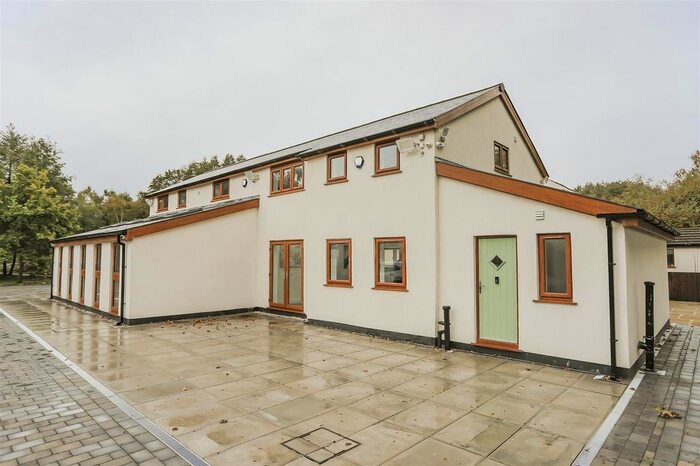3 Bedroom Barn Conversion For Sale In Great Moss Road, Tyldesley, Manchester, M29