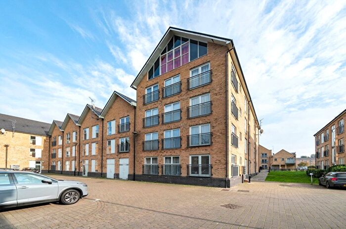 2 Bedroom Flat For Sale In Esparto Way, South Darenth, Dartford, Kent, DA4