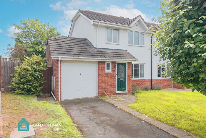 3 Bedroom Semi-Detached House For Sale In York Close, Bournville, B30