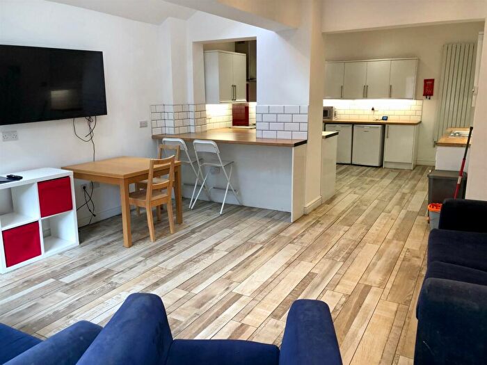 7 Bedroom Semi-Detached House To Rent In £pppw Incl Bills - Bed On Henry Road, Nottingham, NG7