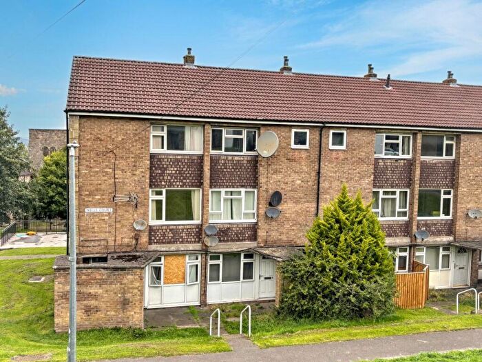 2 Bedroom Maisonette For Sale In Wells Court, Yeadon, Leeds, West Yorkshire, LS19