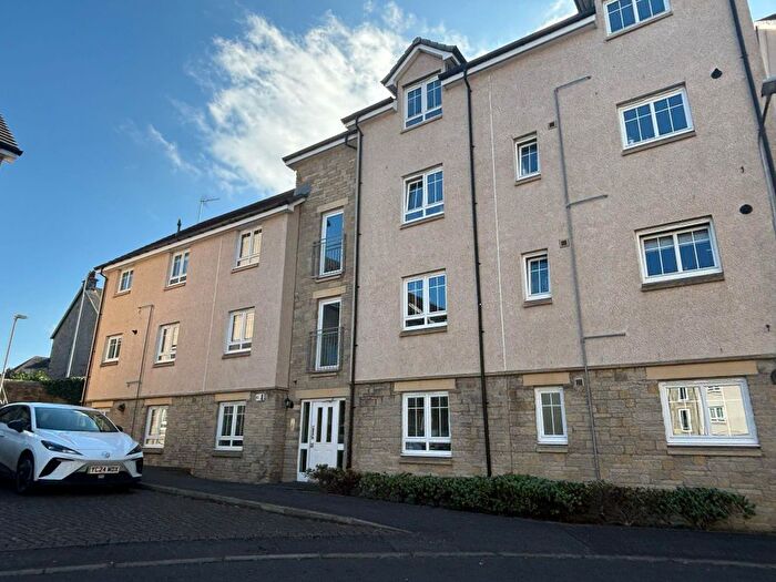3 Bedroom Flat To Rent In Pilmuir Place, Dunfermline, KY12