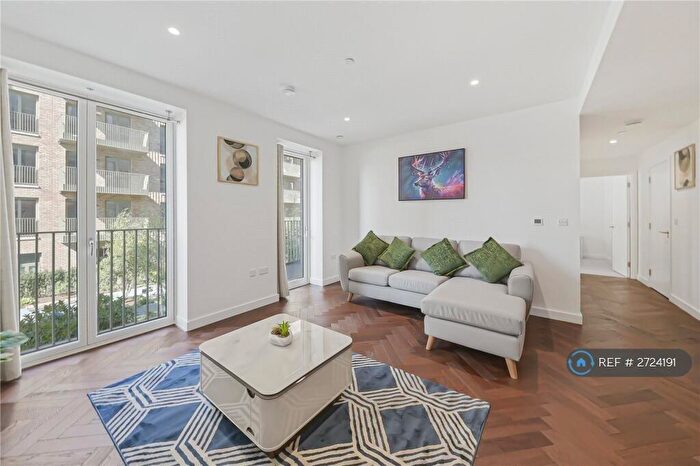 2 Bedroom Flat To Rent In Parkview Avenue With Parking, Brent Cross, NW2