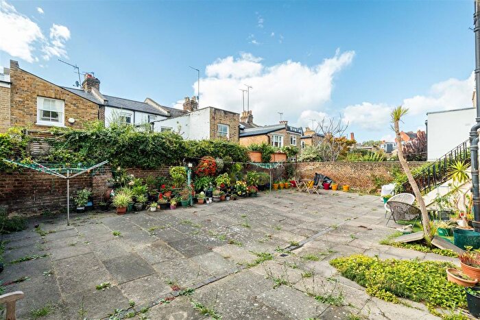 1 Bedroom Flat For Sale In Irving Road, W14