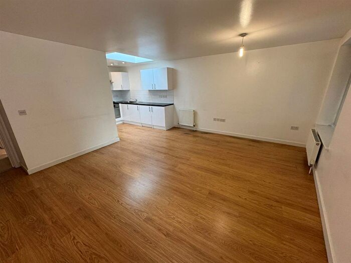 2 Bedroom Flat To Rent In Bellingham Lane, Rayleigh, SS6