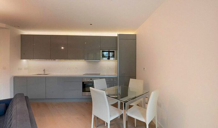 2 Bedroom Flat To Rent In Rodney Road, Elephant And Castle, London, SE17