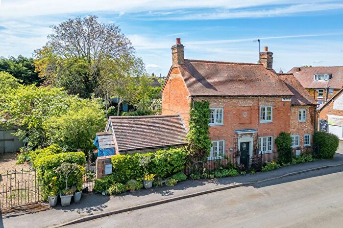 3 Bedroom Detached House For Sale In The Village Cottage, Church Road, Gaydon, CV35