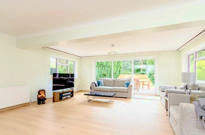 5 Bedroom Detached House To Rent In Mark Way, Godalming, GU7