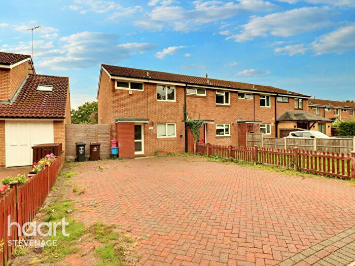 3 Bedroom End Of Terrace House For Sale In Ashburnham Walk, Stevenage, SG2