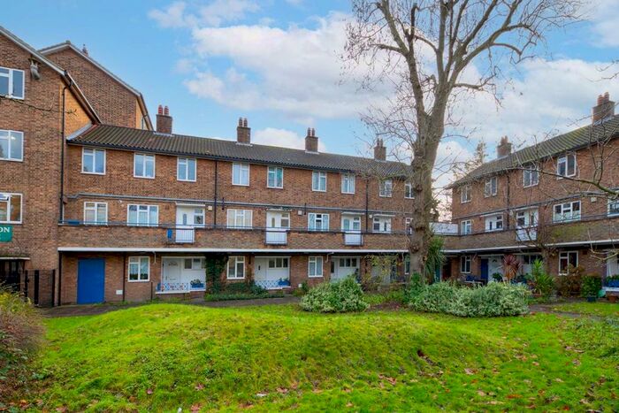 2 Bedroom Flat To Rent In Bennett Street, London, W4