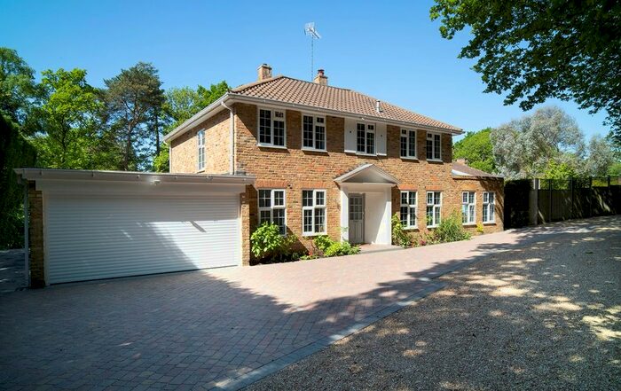 4 Bedroom Detached House To Rent In Victoria Hill Road, Fleet, GU51