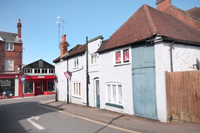 2 Bedroom Flat To Rent In West Street, Dorking, RH4
