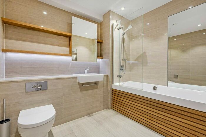 2 Bedroom Flat To Rent In New Kings Road, Fulham, London, SW6