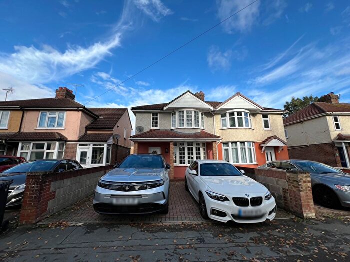 3 Bedroom Property To Rent In Gipsy Lane, Swindon, SN2