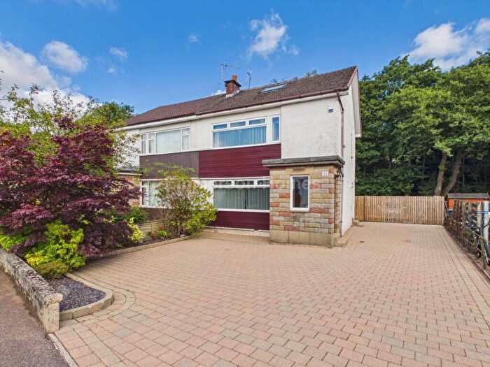 3 Bedroom Semi-Detached House For Sale In Dunvegan Avenue, Elderslie, PA5