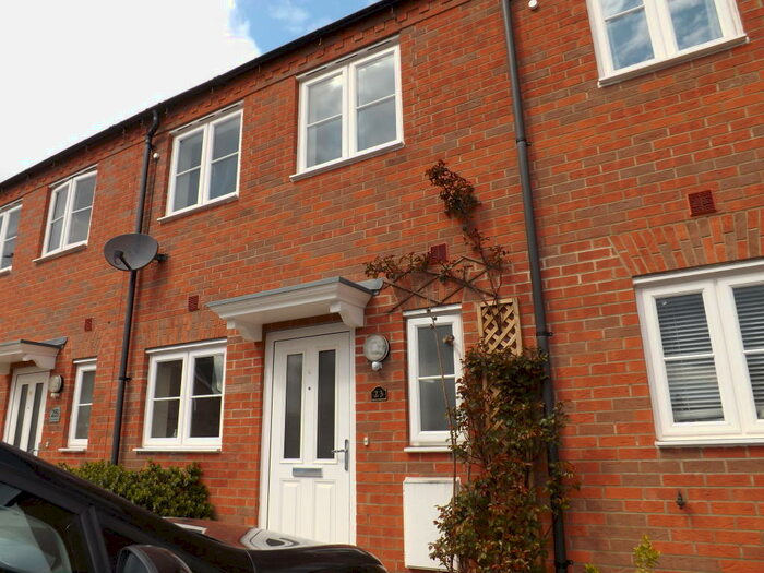 2 Bedroom End Of Terrace House To Rent In Primrose Fields, MK41