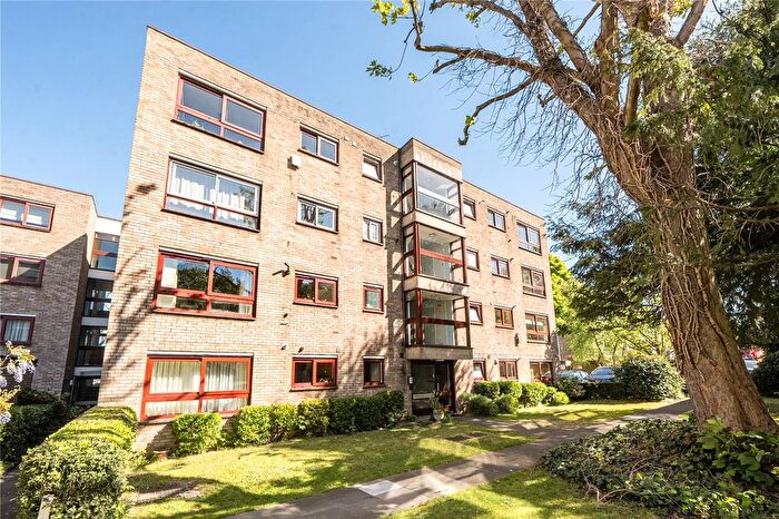 3 Bedroom Flat For Sale In Kent Avenue, Ealing, W13