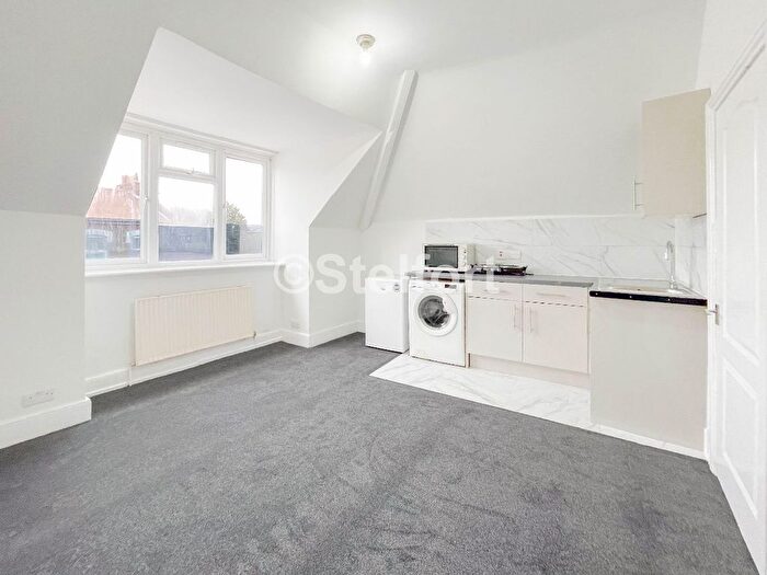 1 Bedroom Flat To Rent In West Green Road, London, N15