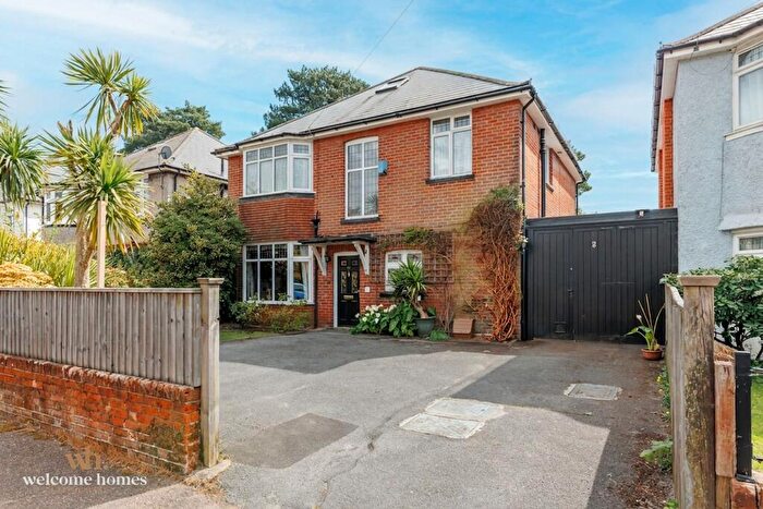 4 Bedroom Detached House For Sale In Thistlebarrow Road, Littledown, BH7