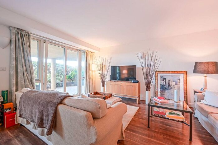 2 Bedroom Flat To Rent In Pierpoint Building, Isle Of Dogs, London, E14