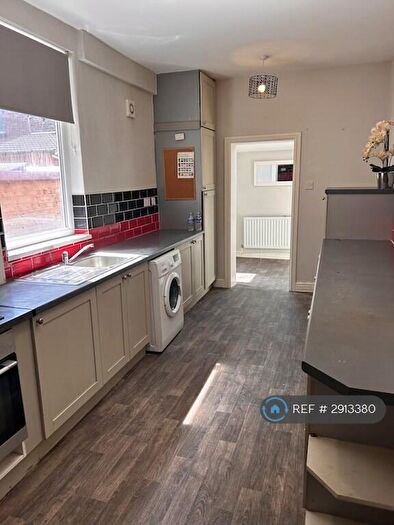4 Bedroom Terraced House To Rent In Windsor Road, Manchester, M43