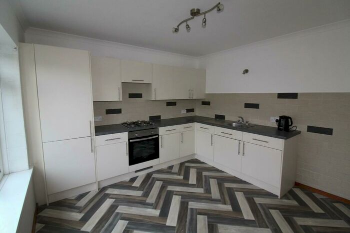 3 Bedroom Semi-Detached Bungalow To Rent In Daleside Grove, Pudsey, Leeds, LS28