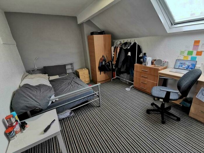 4 Bedroom Terraced House To Rent In Ashville Grove, Hyde Park, Leeds, LS6