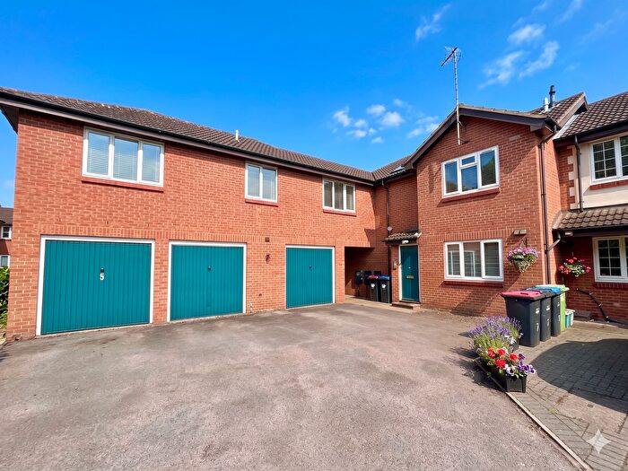 2 Bedroom Flat For Sale In Sheppards Close, Newport Pagnell, MK16