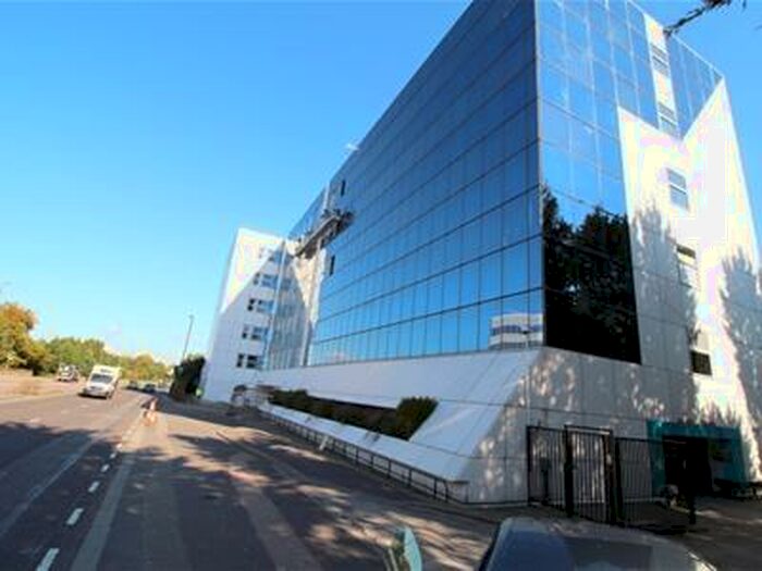 1 Bedroom Flat To Rent In London Road, Lowfield Heath, RH10