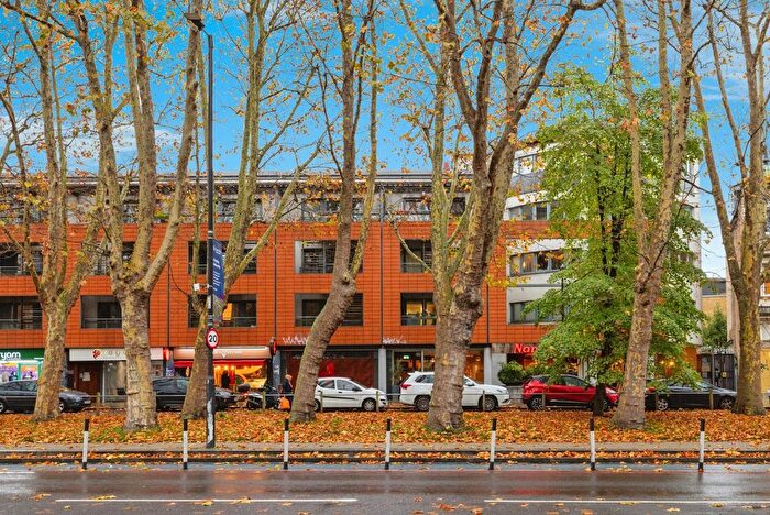 2 Bedroom Flat For Sale In Mile End Road, London, E1