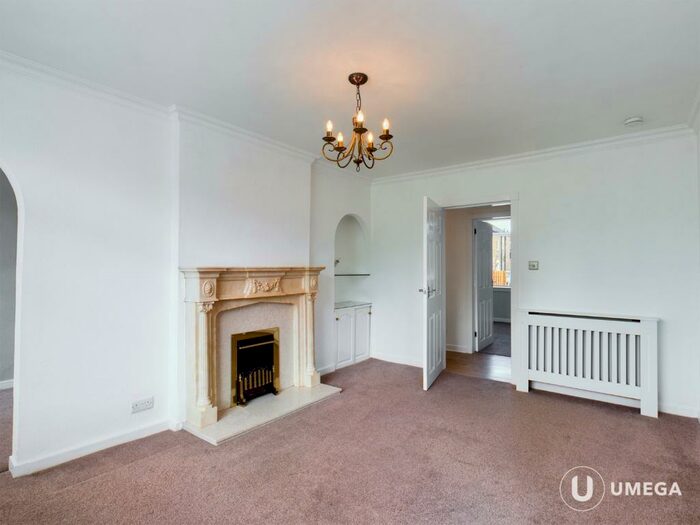 2 Bedroom Flat To Rent In Colinton Mains Road, Colinton Mains, Edinburgh, EH13